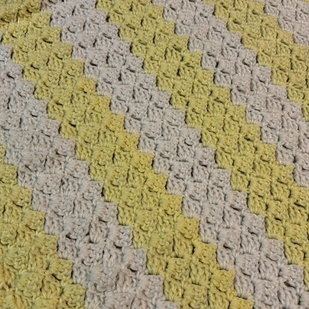 Hand Knit Blanket, Great Condition! Yellow and White, See Measurements